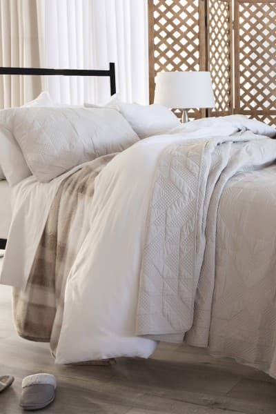 LESTER NUDE QUILT SET