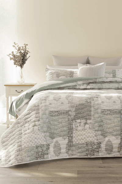 SAMIRA SAGE QUILT SET