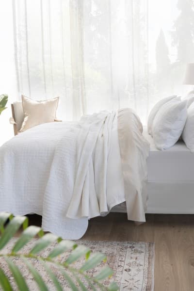 DAISY WHITE QUILT SET