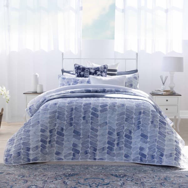 TREVOR BLUE QUILT SET