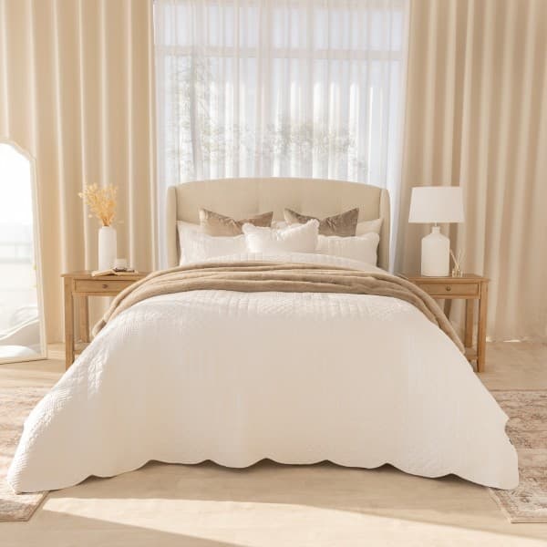 GILLIAN WHITE QUILT SET