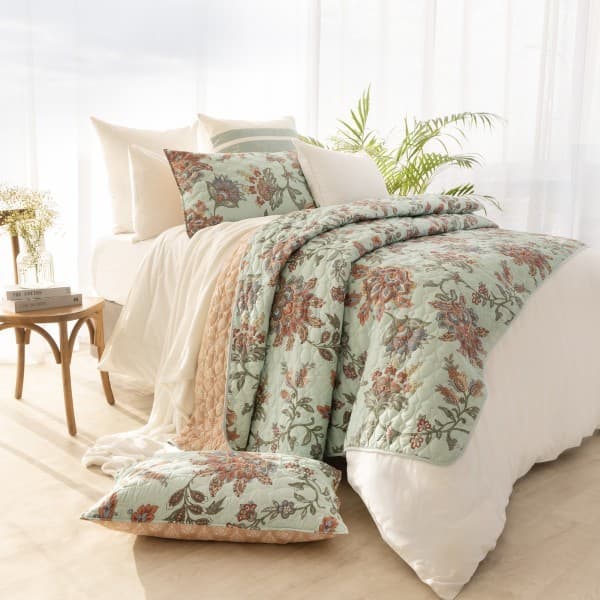 RENITA EGGSHELL QUILT SET