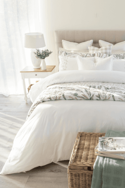 JASLEEN  WHITE DUVET COVER SET